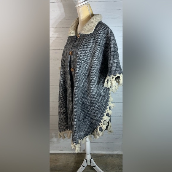 Womens fringe shawl poncho one size - Picture 2 of 11